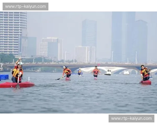 新闻赛艇——在浪花里追逐速度与真实的新闻革命